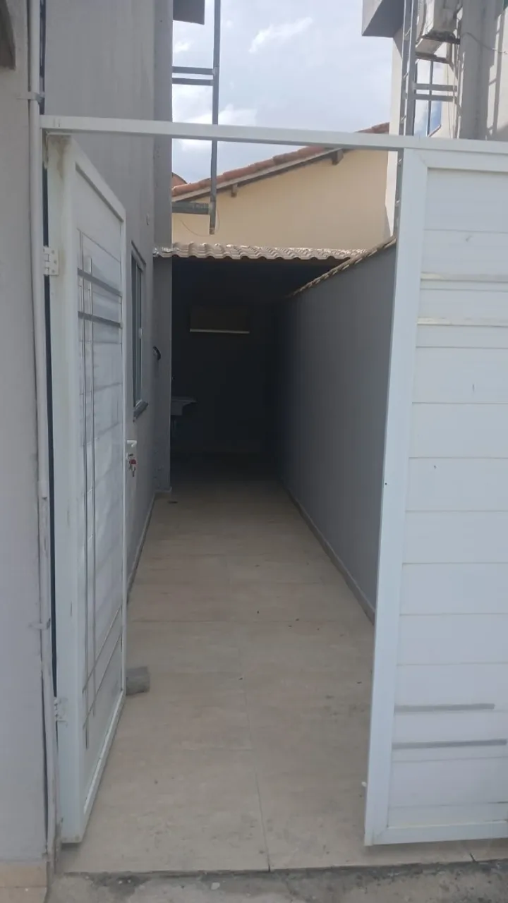Alugo Linda Casa Duplex em Ubas