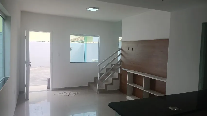 Alugo Linda Casa Duplex em Ubas
