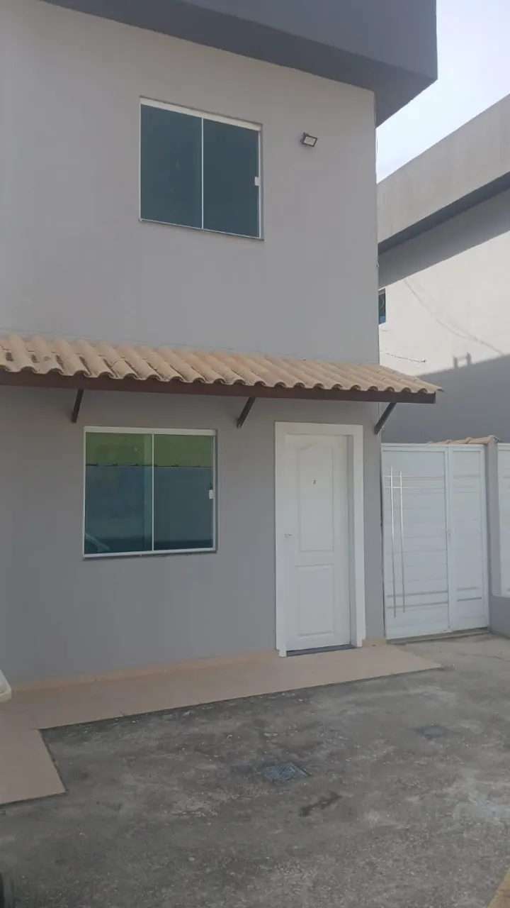 Alugo Linda Casa Duplex em Ubas