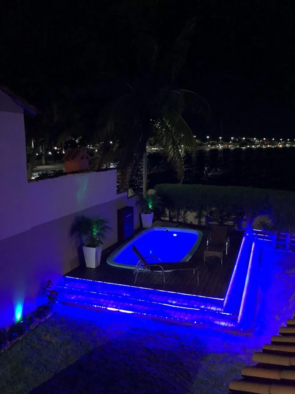 Casa de condomínio para aluguel por temporada possui 250 metros quadrados com 7 quartos