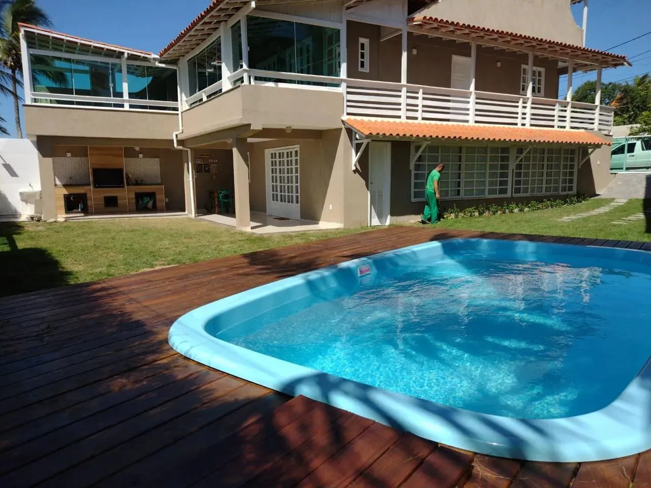 Casa de condomínio para aluguel por temporada possui 250 metros quadrados com 7 quartos