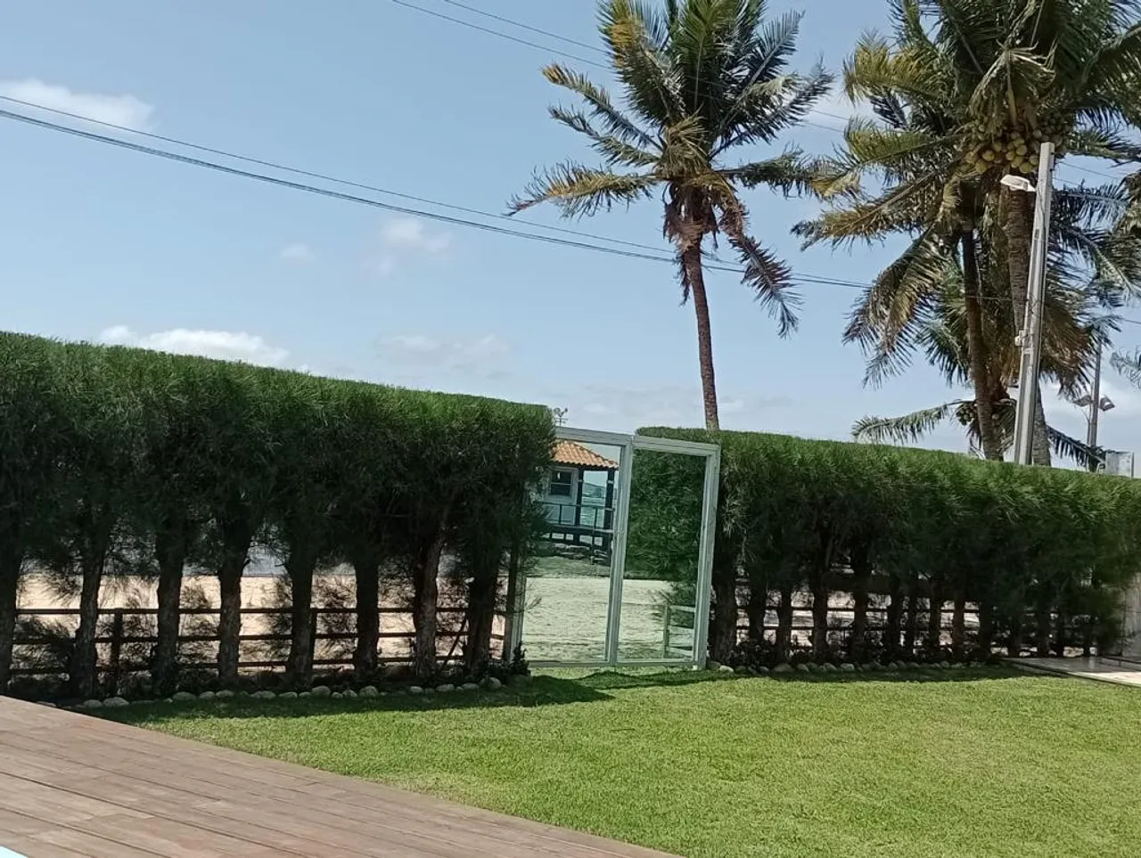 Casa de condomínio para aluguel por temporada possui 250 metros quadrados com 7 quartos