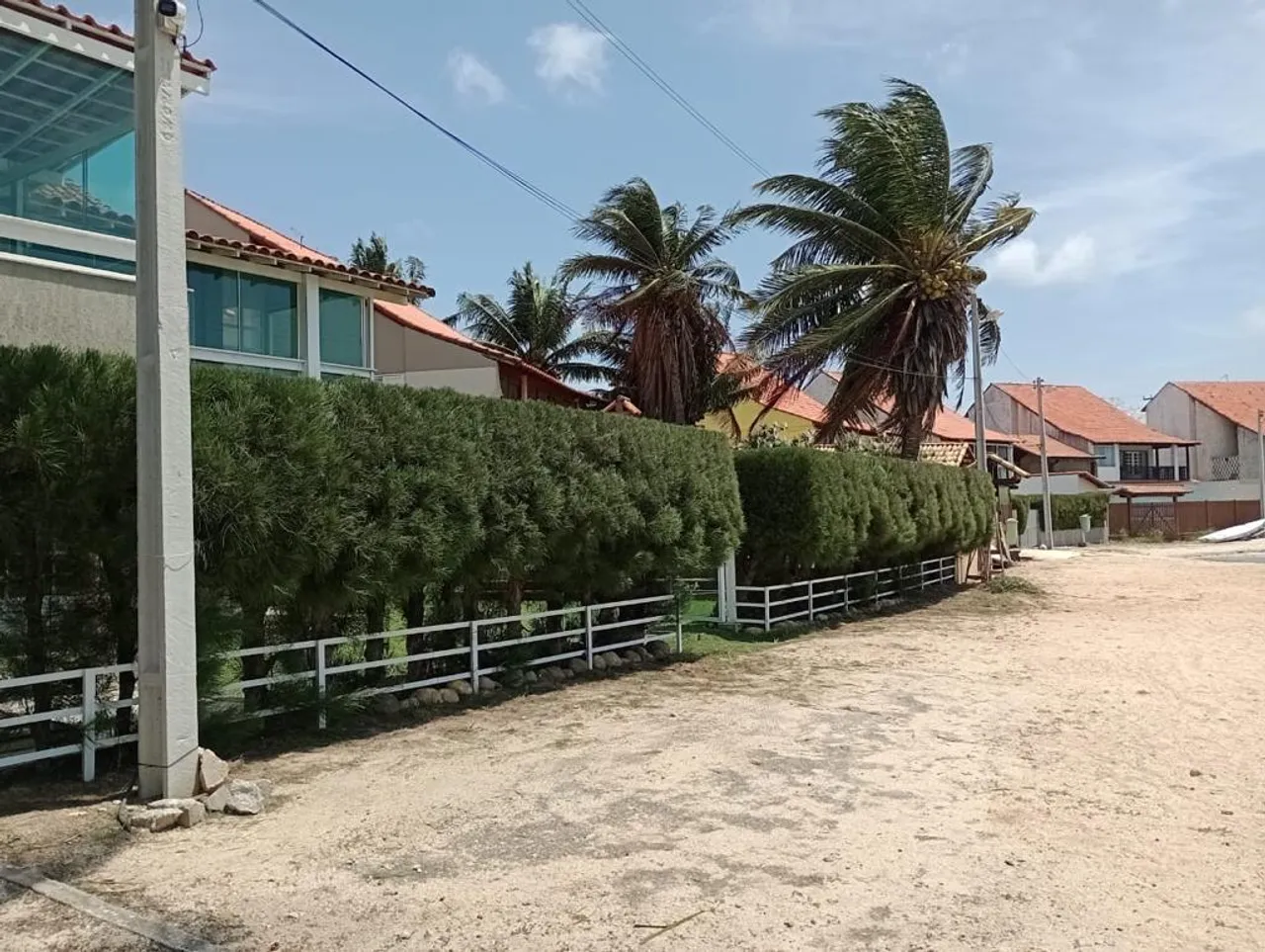 Casa de condomínio para aluguel por temporada possui 250 metros quadrados com 7 quartos