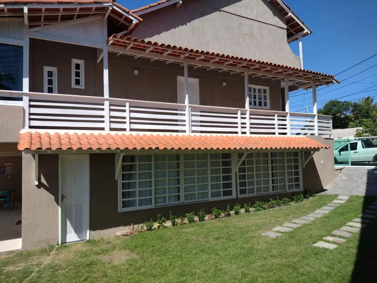 Casa de condomínio para aluguel por temporada possui 250 metros quadrados com 7 quartos