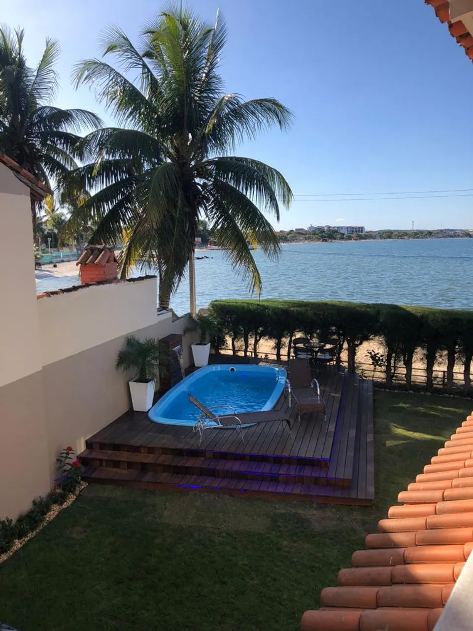 Casa de condomínio para aluguel por temporada possui 250 metros quadrados com 7 quartos